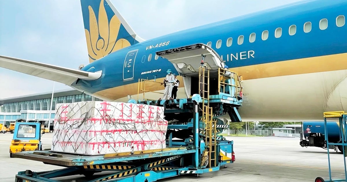 Hàng không khôi phục bay đến vùng mưa lũ