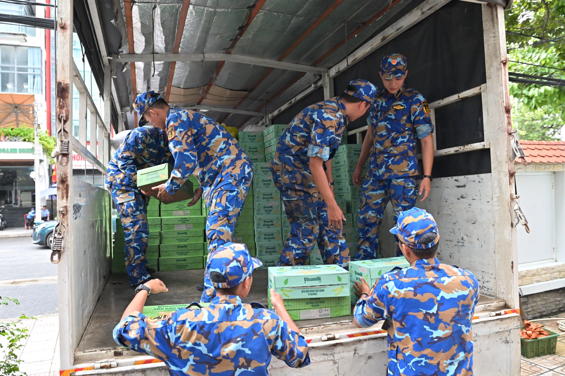 معاون اشیاء دودھ اور ویناملک کے مشروبات ہیں۔