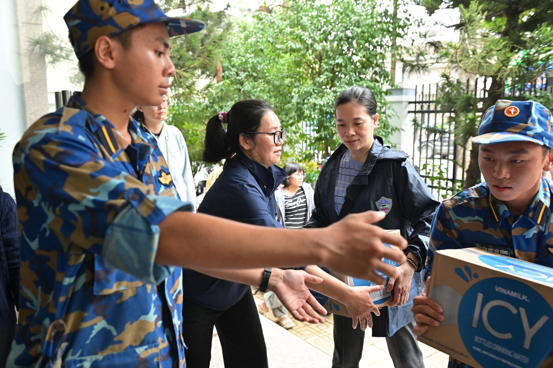 ایک بار موصول ہونے کے بعد، اشیاء کو جلد از جلد بھیج دیا جائے گا اور لوگوں تک پہنچا دیا جائے گا۔
