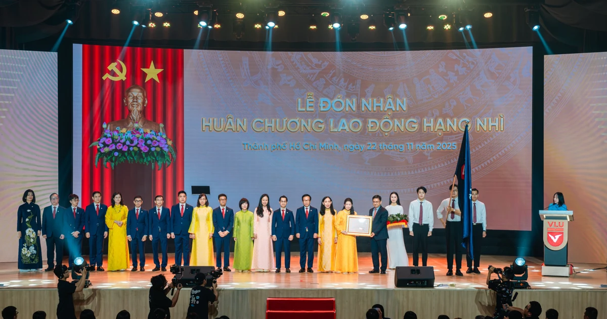 Trường ĐH Văn Lang kỷ niệm 30 năm thành lập, nhận Huân chương Lao động hạng Nhì