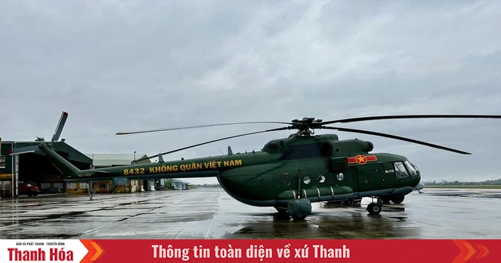 Máy bay Mi-17 mang theo 1,5 tấn lương thực, thực phẩm hỗ trợ nhân dân vùng lũ