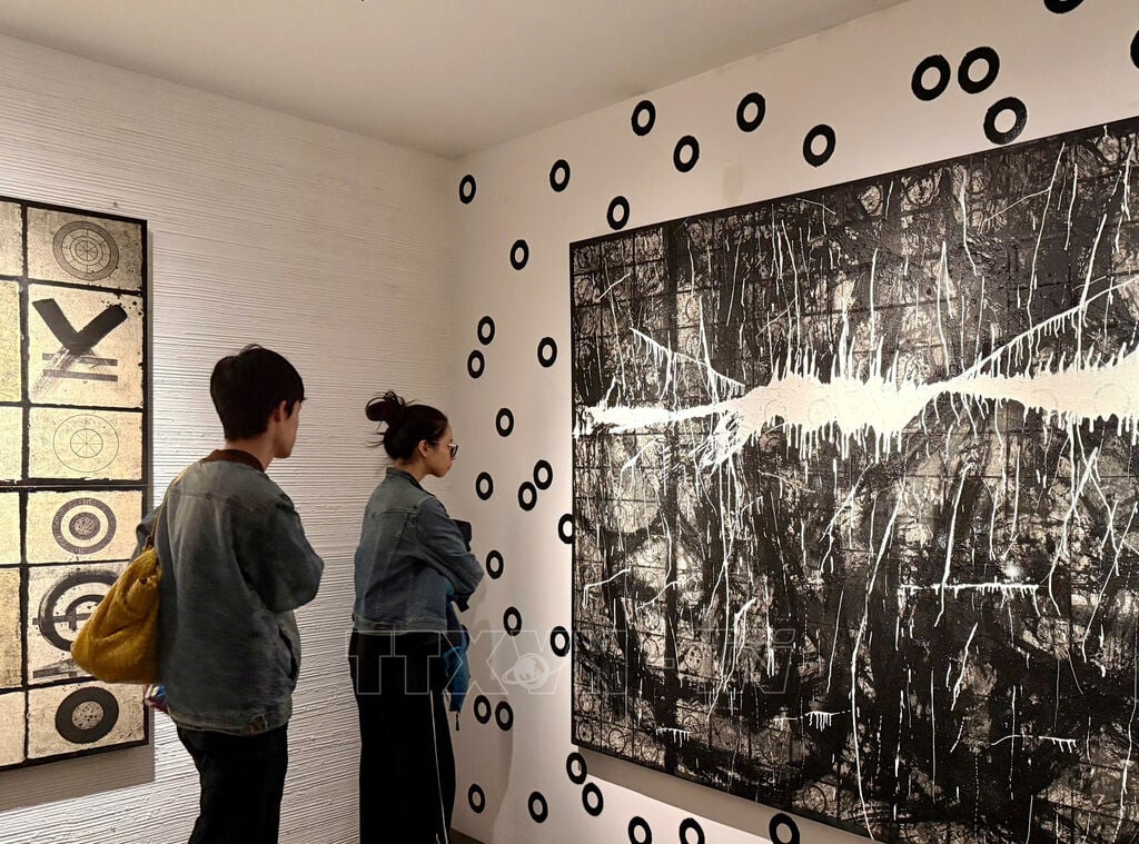 Triển lãm hội họa và sắp đặt “Trăm năm tính cuộc vuông tròn”