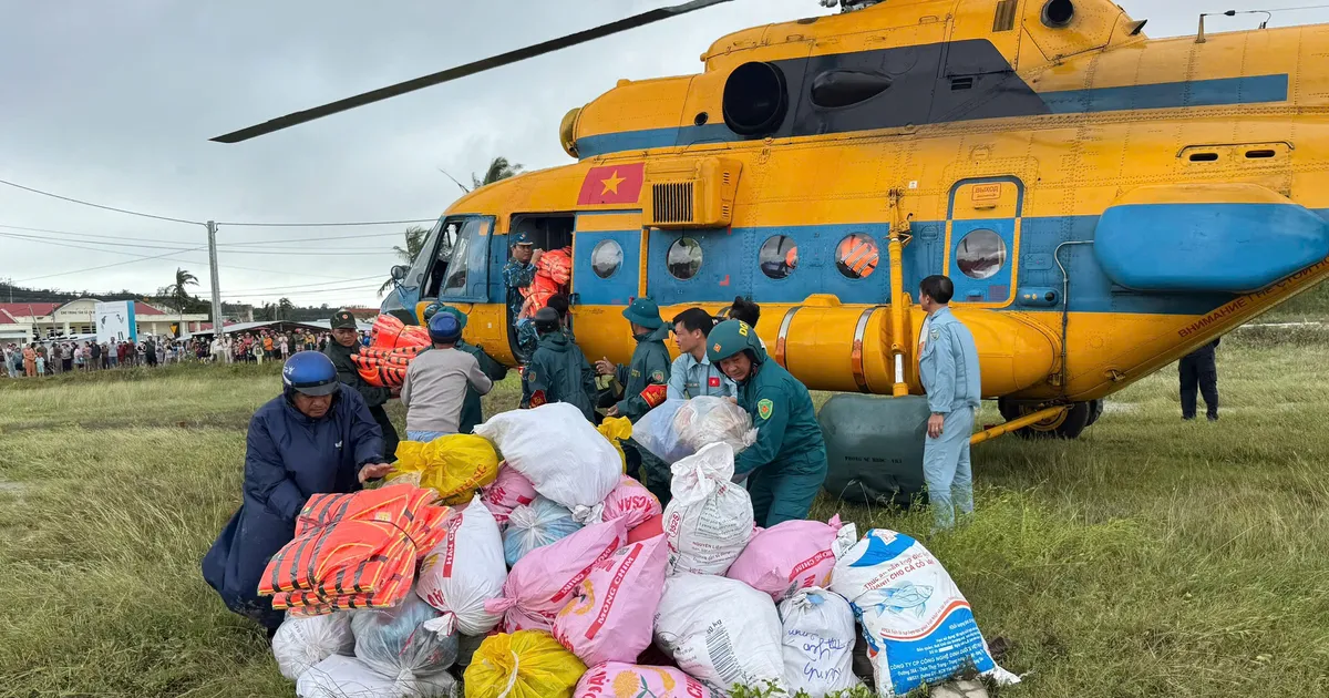 Đắk Lắk: Tiếp tục điều động trực thăng đưa nhu yếu phẩm tới vùng ngập lụt