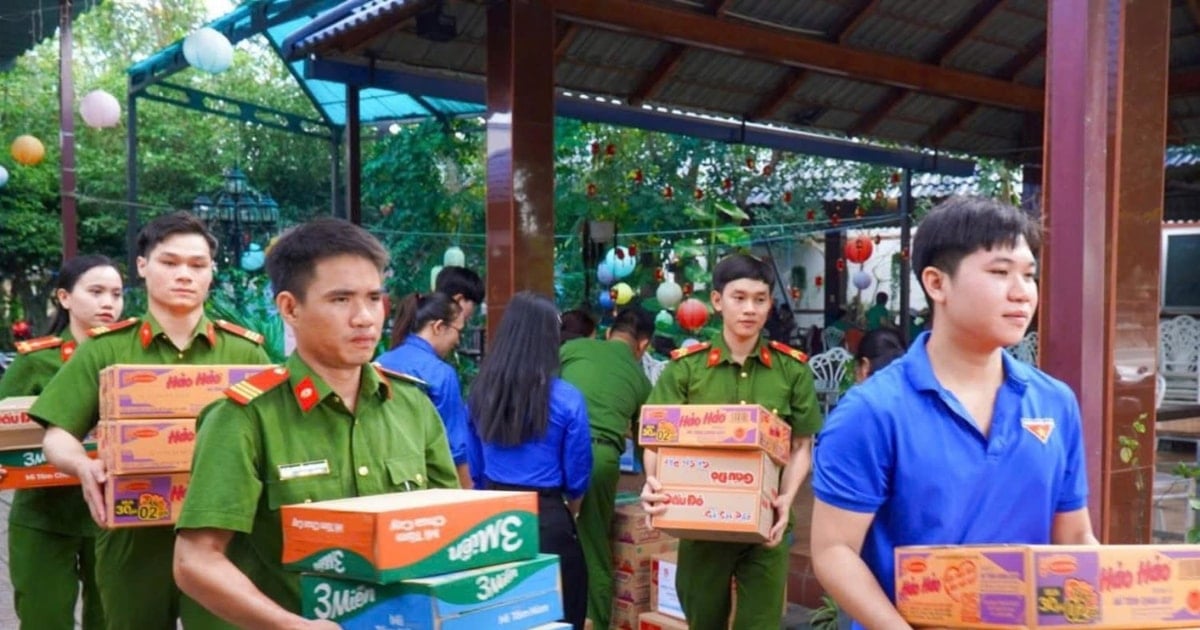 Nghĩa tình người dân Lâm Đồng hướng về bà con vùng lũ