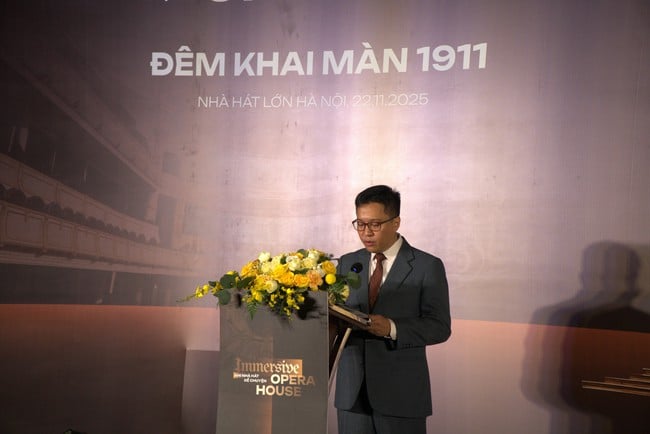 Công nghệ ánh sáng khai mở 115 năm lịch sử Nhà Hát Lớn - Ảnh 1.