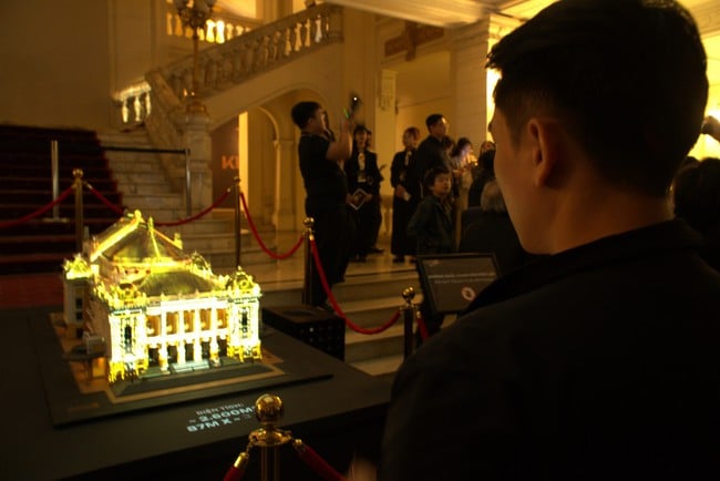 Công nghệ ánh sáng khai mở 115 năm lịch sử Nhà Hát Lớn - Ảnh 7.