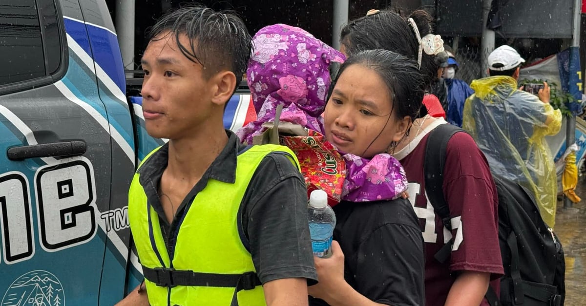 Giữa bao mất mát, nghĩa đồng bào thắp lên ấm áp