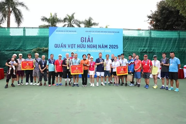 Sôi động Giải Quần vợt hữu nghị Hà Nội