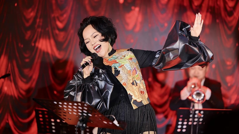 Thai Thuy Linh renews herself in the album 