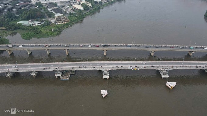 Binh Trieu 1-brug is op 23 november weer opengesteld voor het verkeer na een hogere doorrijhoogte