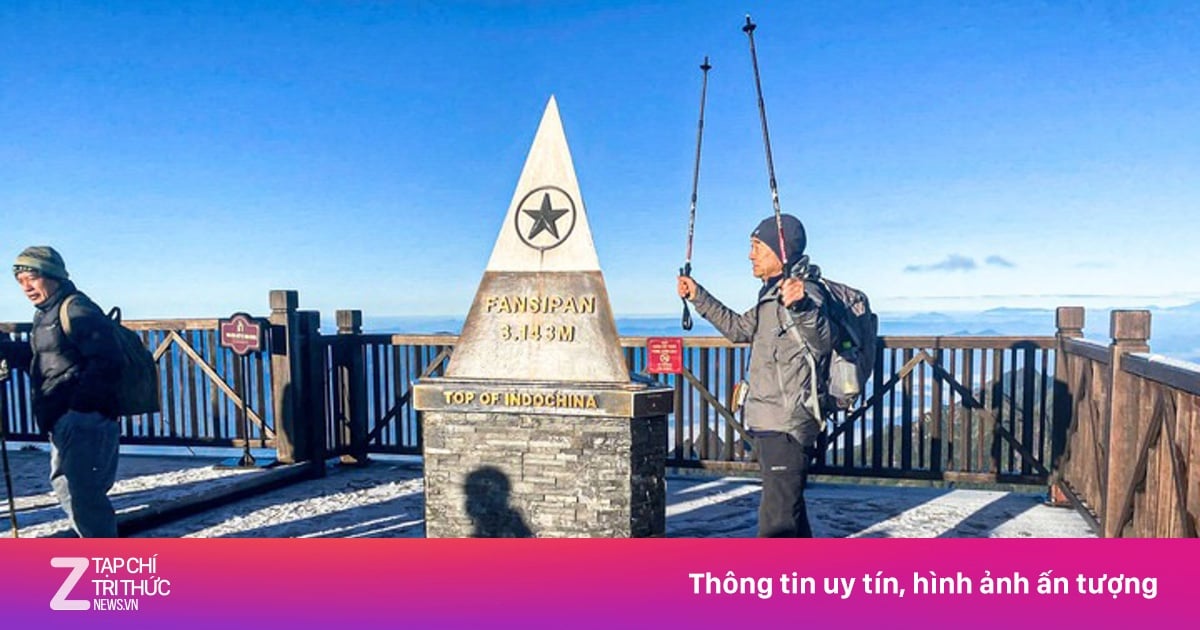 Đỉnh Fansipan xuất hiện băng giá