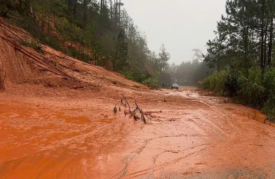 Quốc lộ 27C qua Lâm Đồng xuất hiện nhiều điểm sạt lở mới