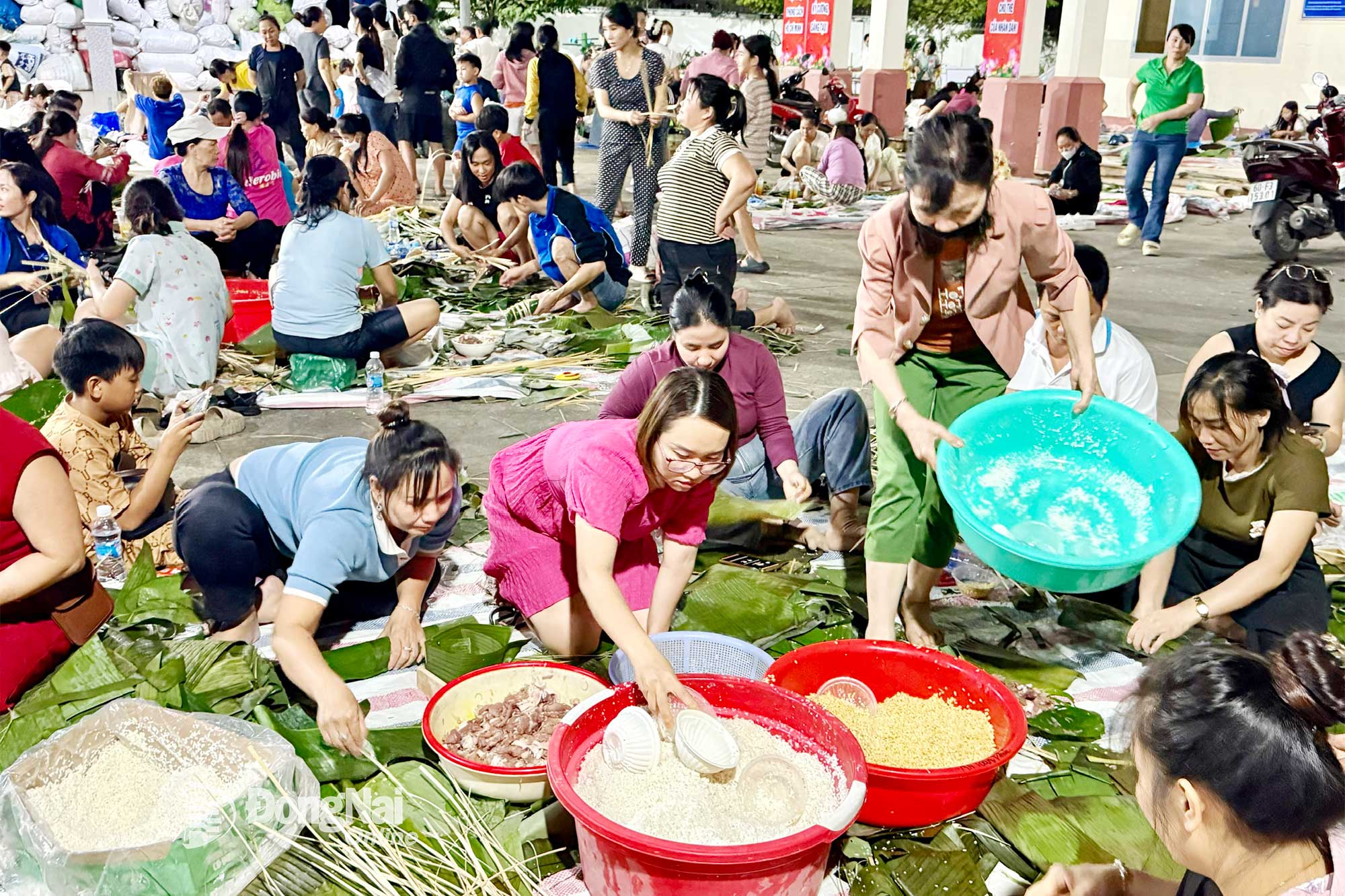 'Gói' yêu thương gửi đồng bào trong cơn hoạn nạn