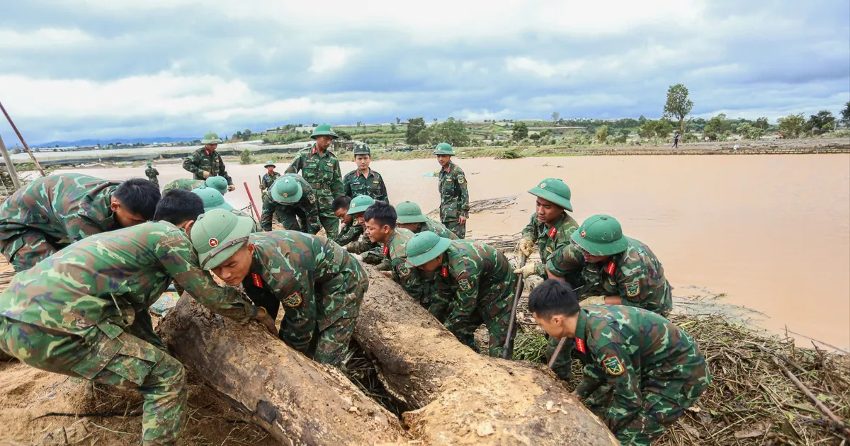Quân khu 7 khẩn trương hỗ trợ Lâm Đồng khắc phục hậu quả mưa lũ