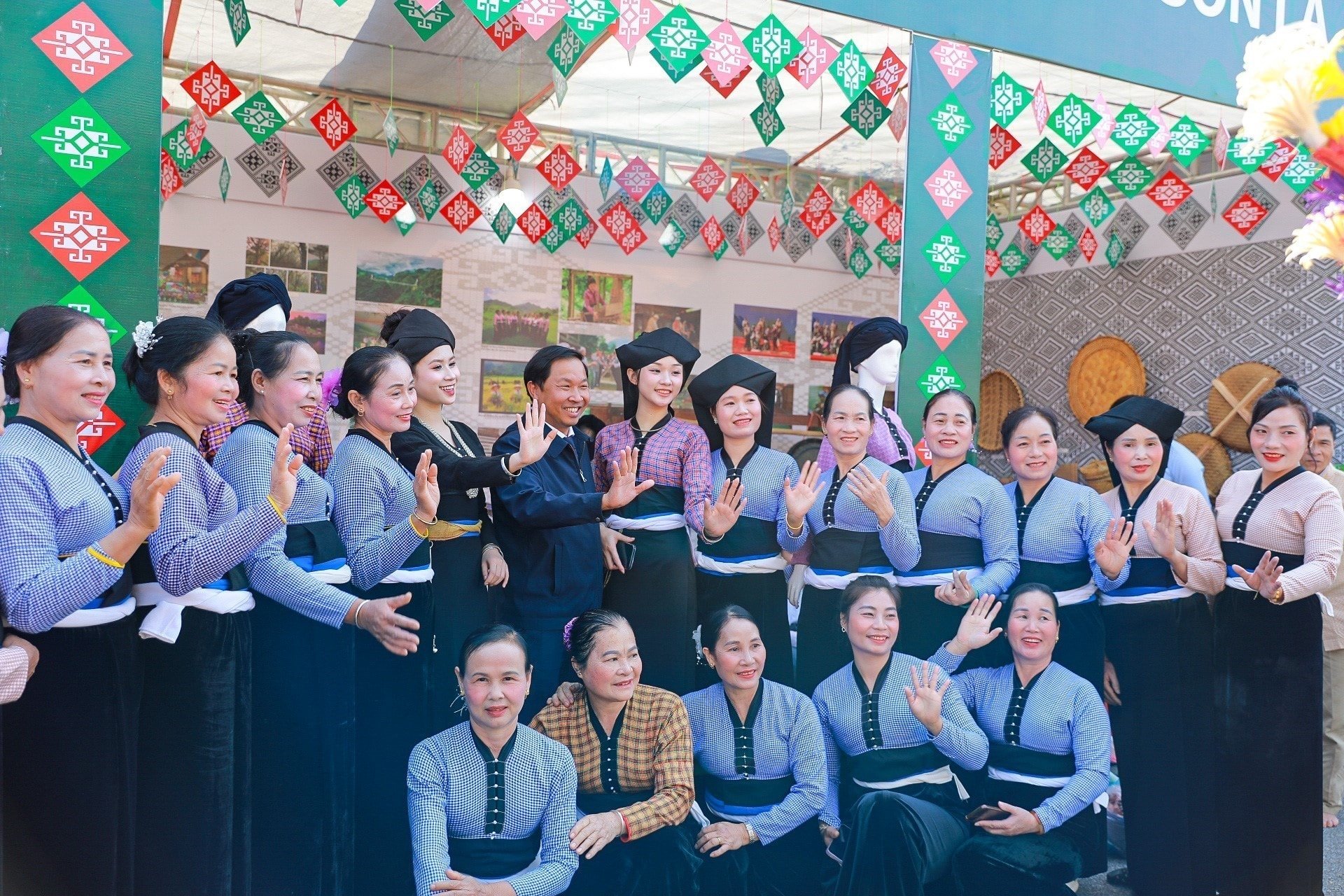 Khai mạc Ngày hội văn hoá dân tộc Mường lần thứ 2 năm 2025 - Ảnh 1.