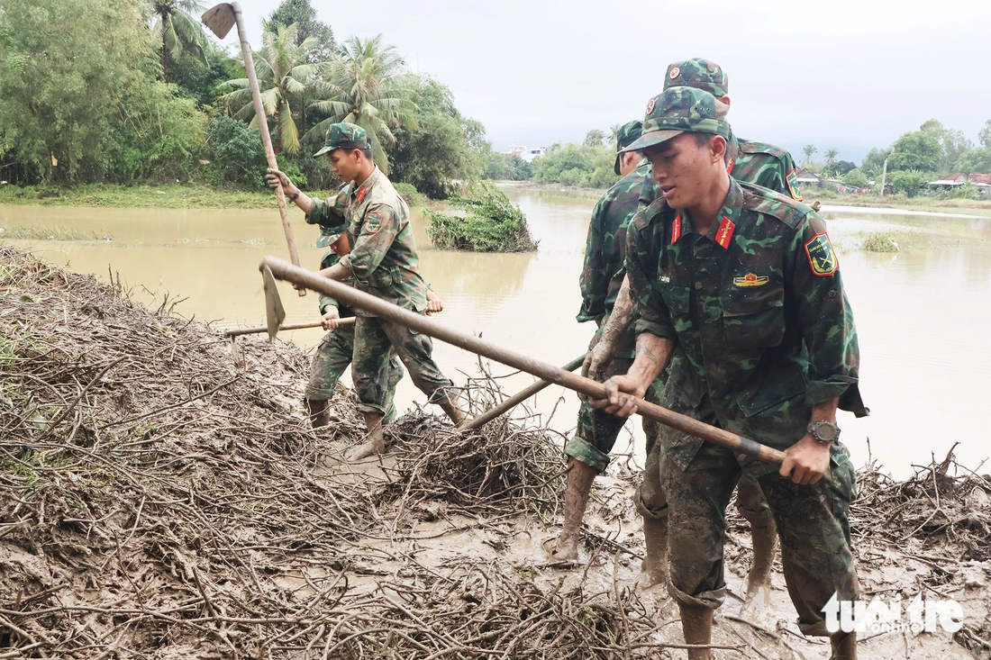 giúp dân - Ảnh 4.