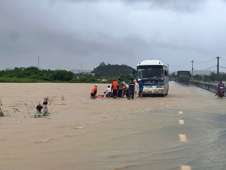 การจราจรบนทางหลวงหมายเลข 1 ผ่านจังหวัด Khanh Hoa, Phu Yen และ Binh Dinh โล่งแล้ว - ภาพที่ 4