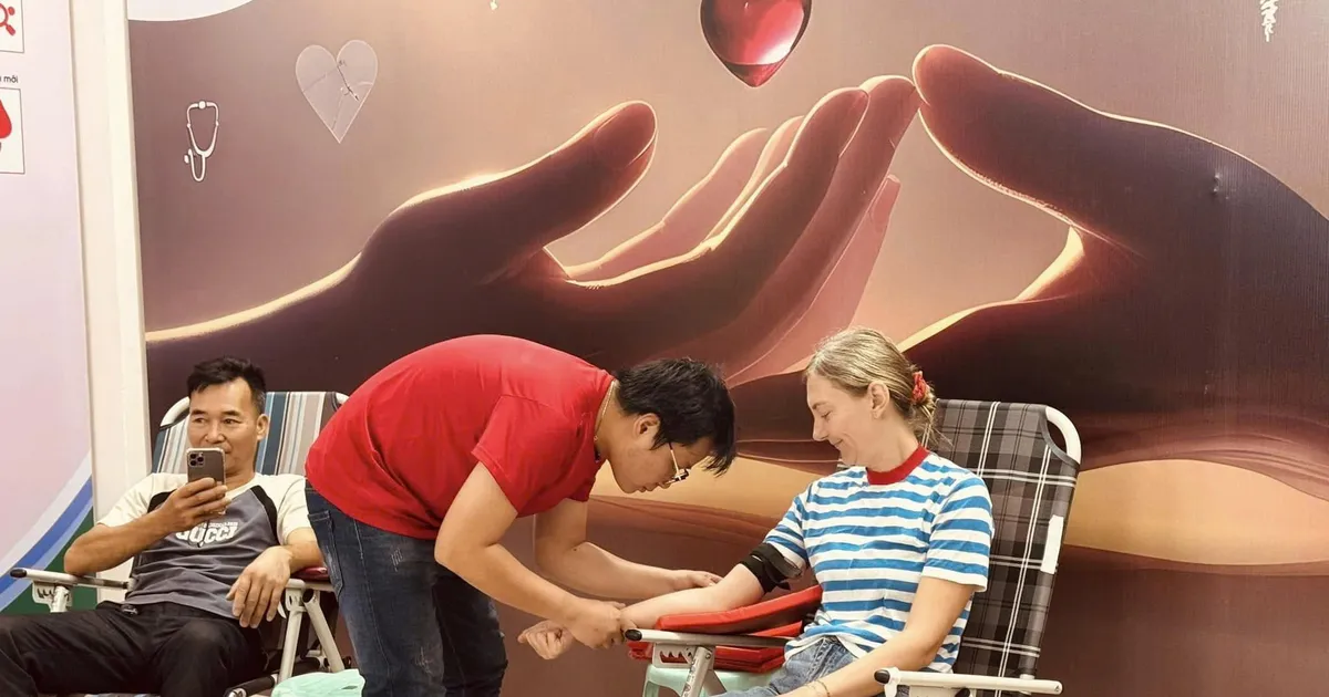 Khánh Hòa: Hơn 100 du khách nước ngoài hiến máu cứu người dân vùng lũ