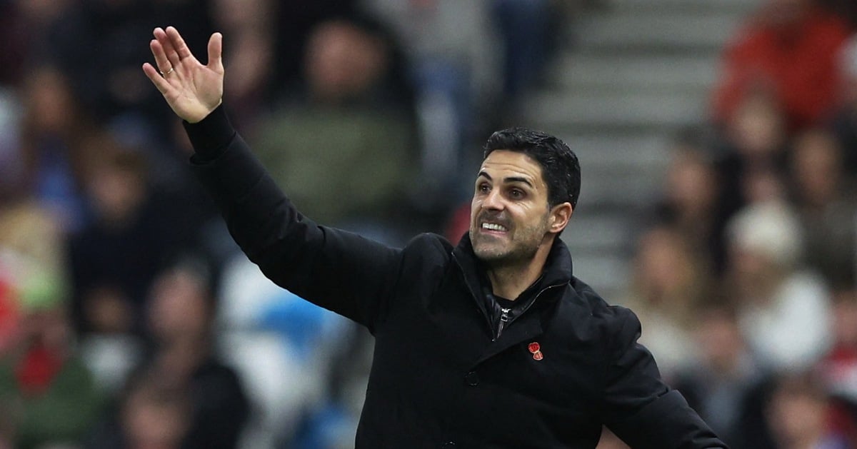 Ác mộng trở lại với Arsenal