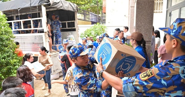 Vinamilk đưa 160.000 sản phẩm sữa và nước uống hỗ trợ đồng bào vùng lũ lụt