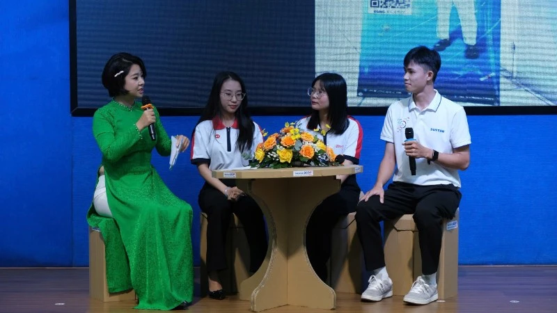 Hỗ trợ sinh viên vượt khó, vun đắp nguồn nhân lực trẻ phát triển bền vững