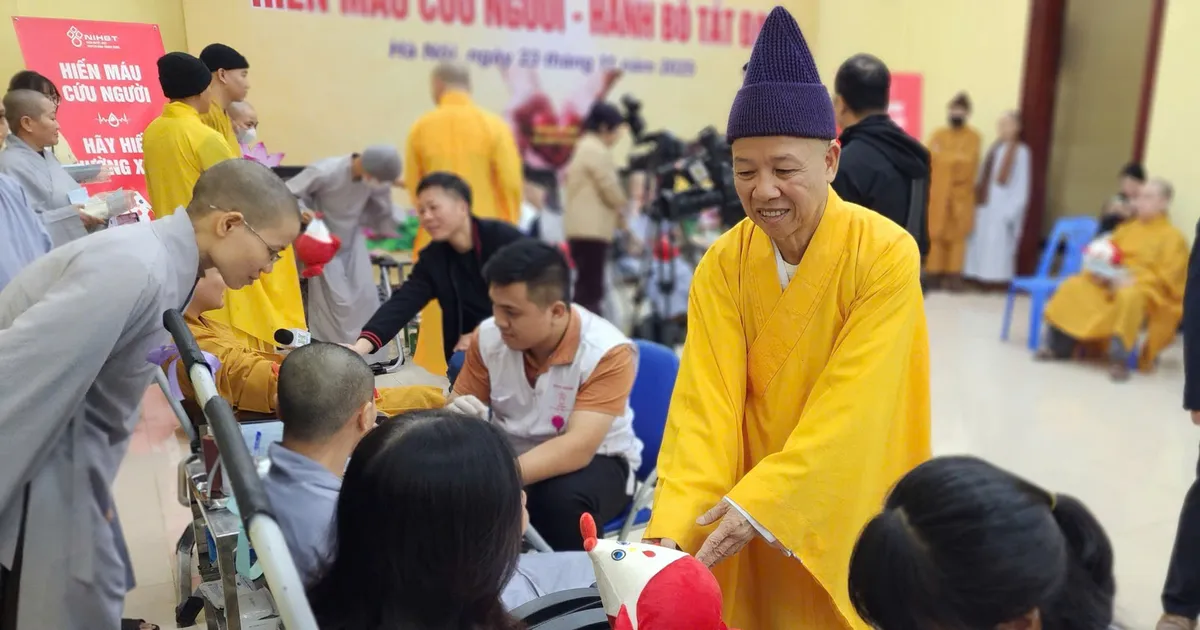Hàng trăm tăng ni, phật tử tham gia hiến máu nhân đạo