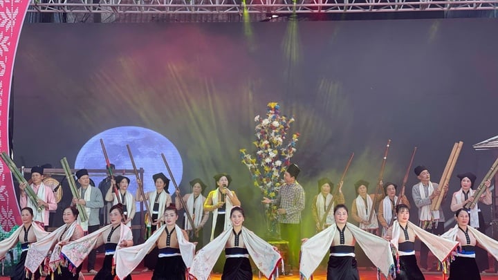 Sơn La rực rỡ sắc màu Mường tại Liên hoan văn nghệ quần chúng