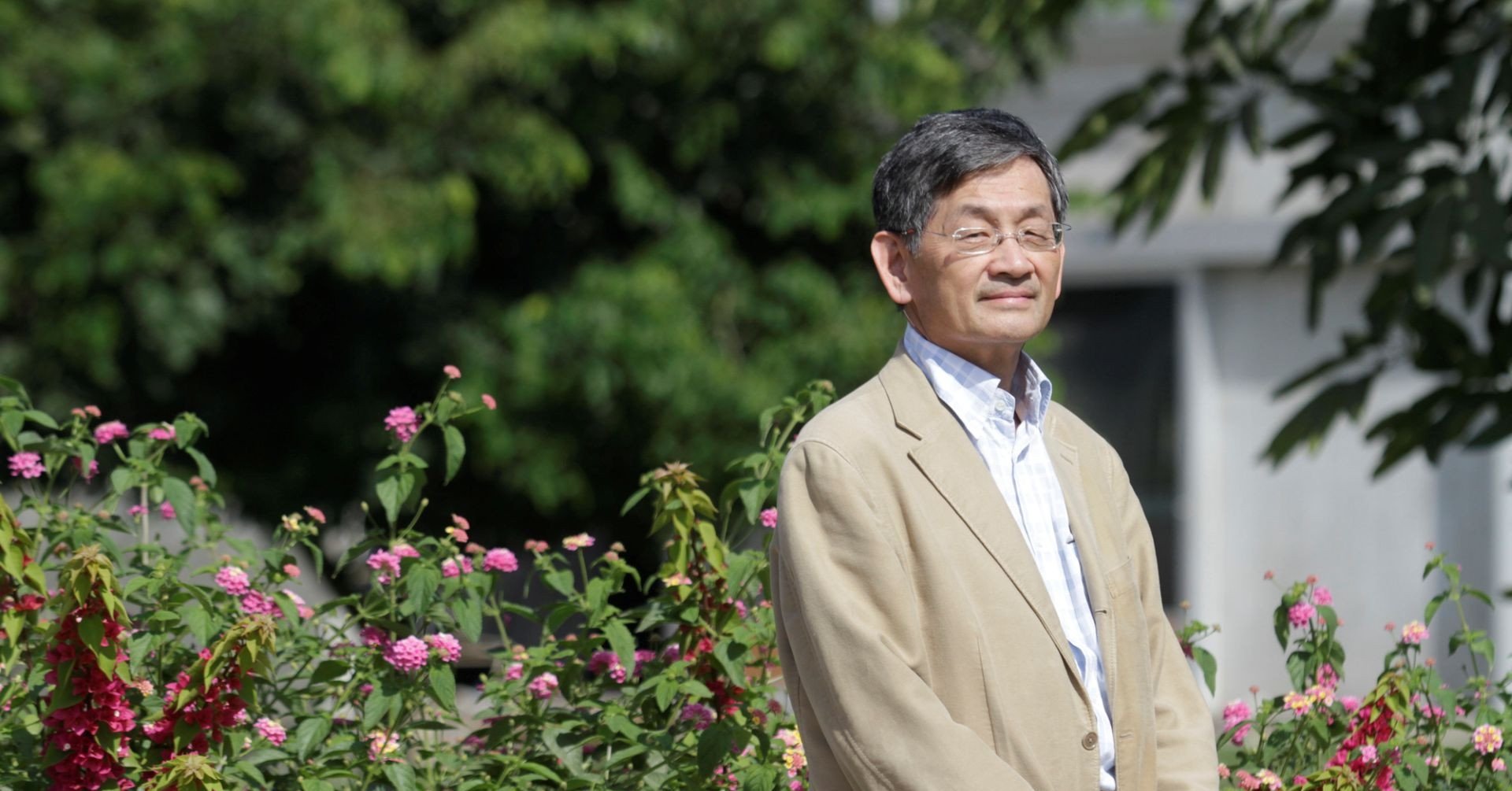 Giáo sư Toán, là tiến sĩ từ 24 tuổi, góp công đưa Toán học Việt Nam ra thế giới