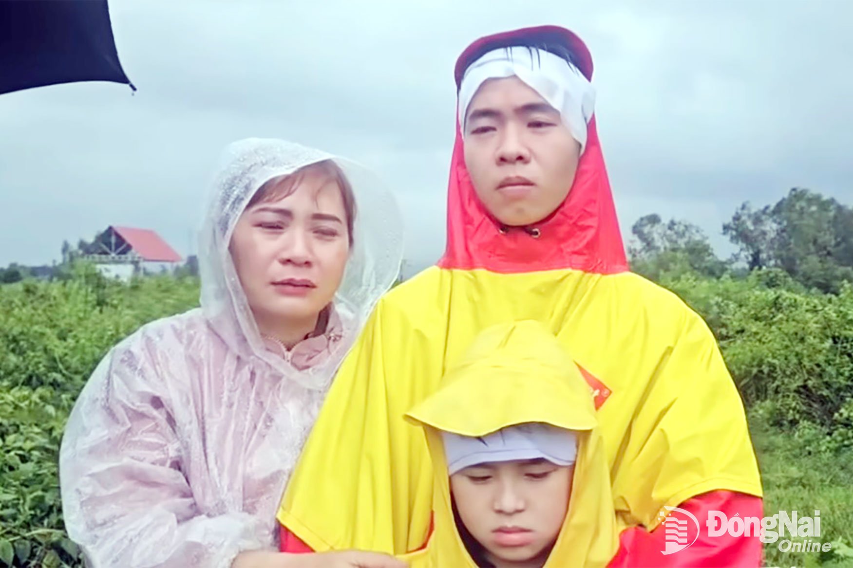 Trường đại học Lạc Hồng miễn học phí cho một sinh viên có cha mẹ qua đời vì lũ