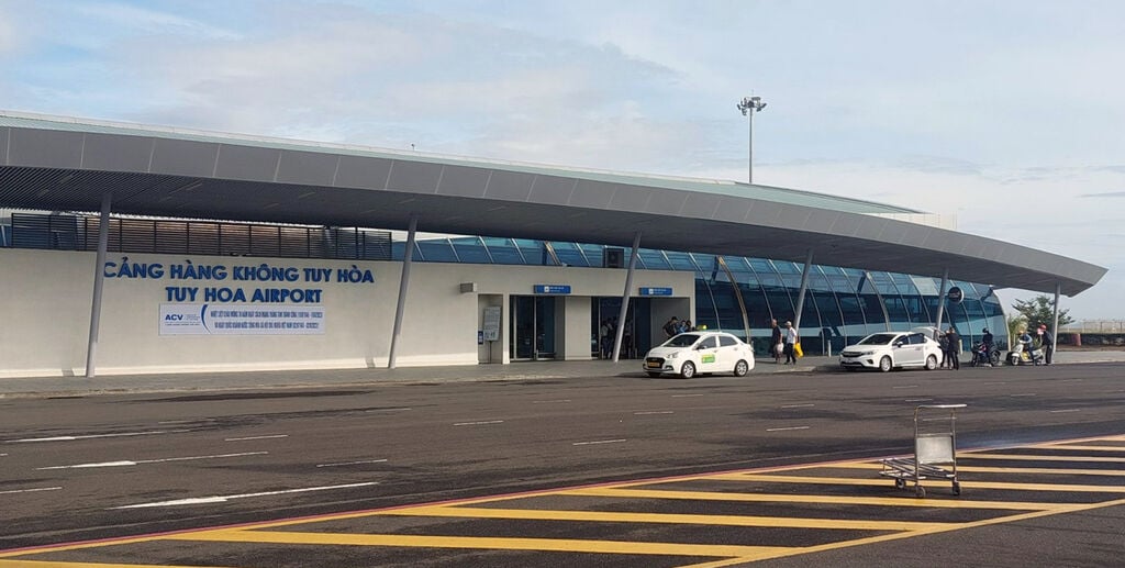 Hướng dẫn đổi hành trình bay đi và đến tại nhiều sân bay khu vực Trung Bộ