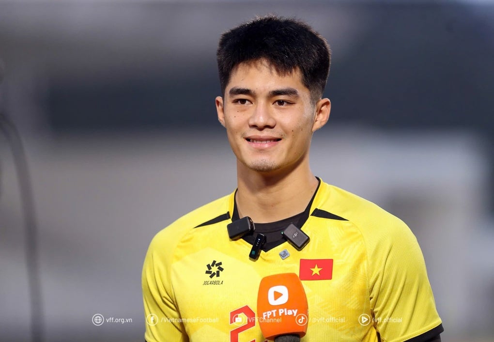 Kiper U-22 Vietnam dengan tinggi 1,91m ini menaikkan harganya dengan sangat tajam menjelang SEA Games 33 - 1