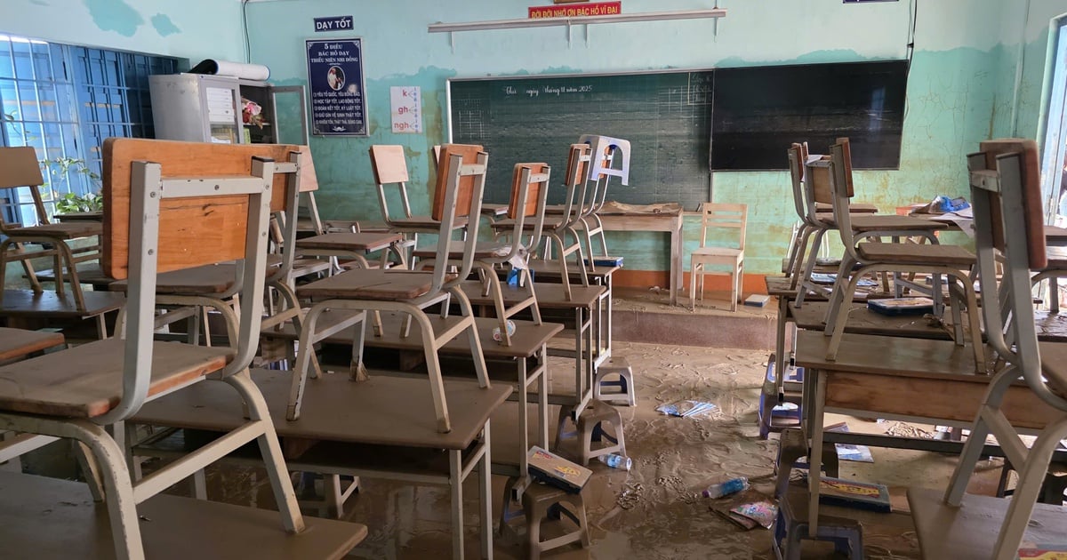 Khánh Hòa: Trường ngổn ngang bùn đất sau lũ lịch sử, chưa xác định ngày đi học