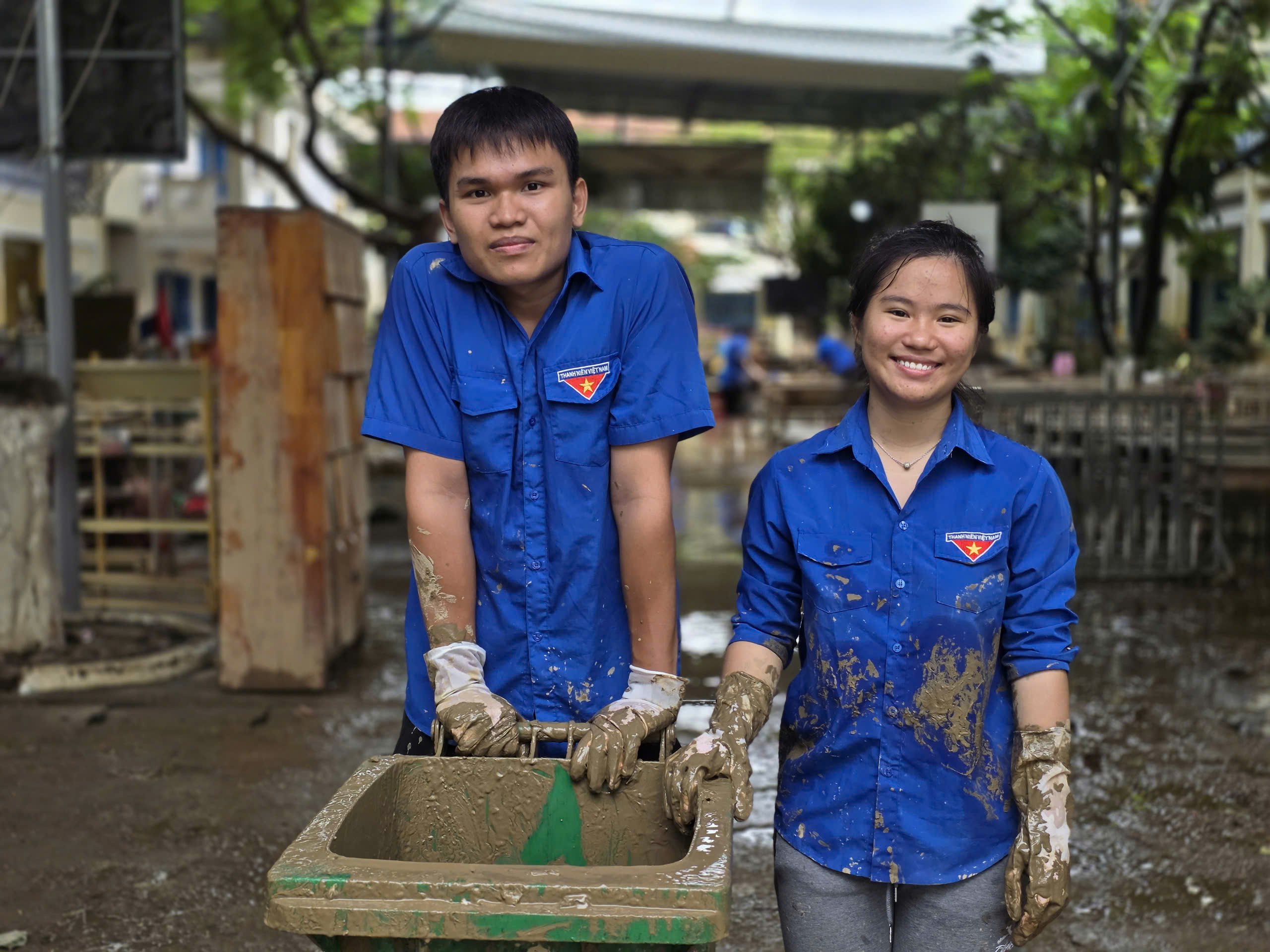 Khánh Hòa: Trường học ngổn ngang bùn đất sau lũ lịch sử - Ảnh 15.