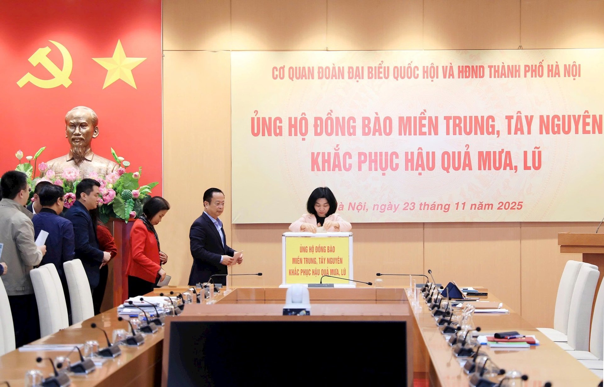 Hà Nội: Đoàn đại biểu Quốc hội và Hội đồng nhân dân phát động ủng hộ đồng bào các tỉnh miền Trung, Tây Nguyên