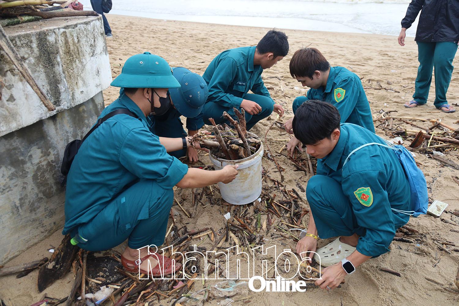 لقد جذب نشاط جمع القمامة الكثير من المشاركين.