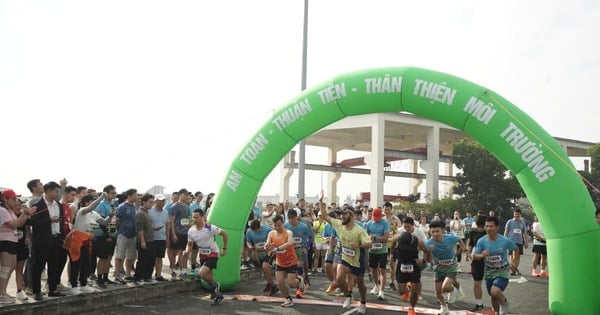 Hơn 250 vận động viên tham gia "Giải chạy mùa thu" kỷ niệm 11 năm thành lập Hanoi Metro