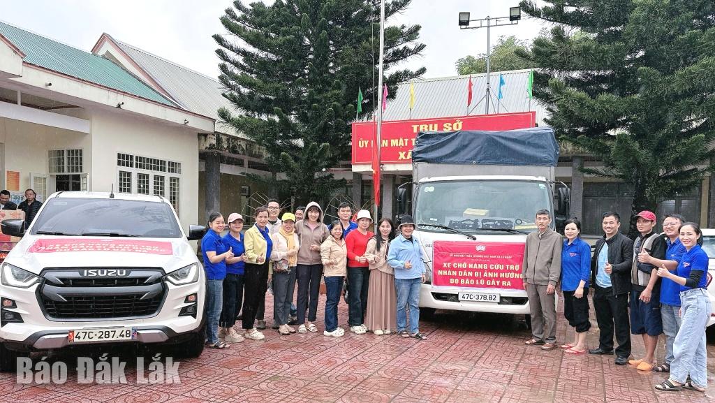 Xã Ea Knốp và Cư Yang: Vận động 8 xe tải nhu yếu phẩm hỗ trợ các xã phía Đông bị ảnh hưởng do mưa lũ