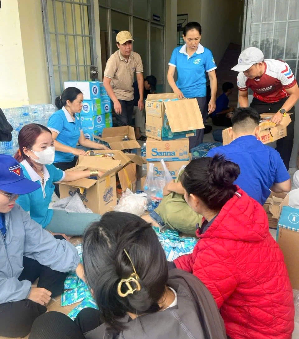 İnsanlara gönderilecek malları hazırlayıp paketlemek.