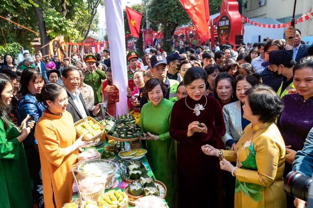 दयालुता और गर्मजोशी से साझा करने की भावना का प्रसार - फोटो 4