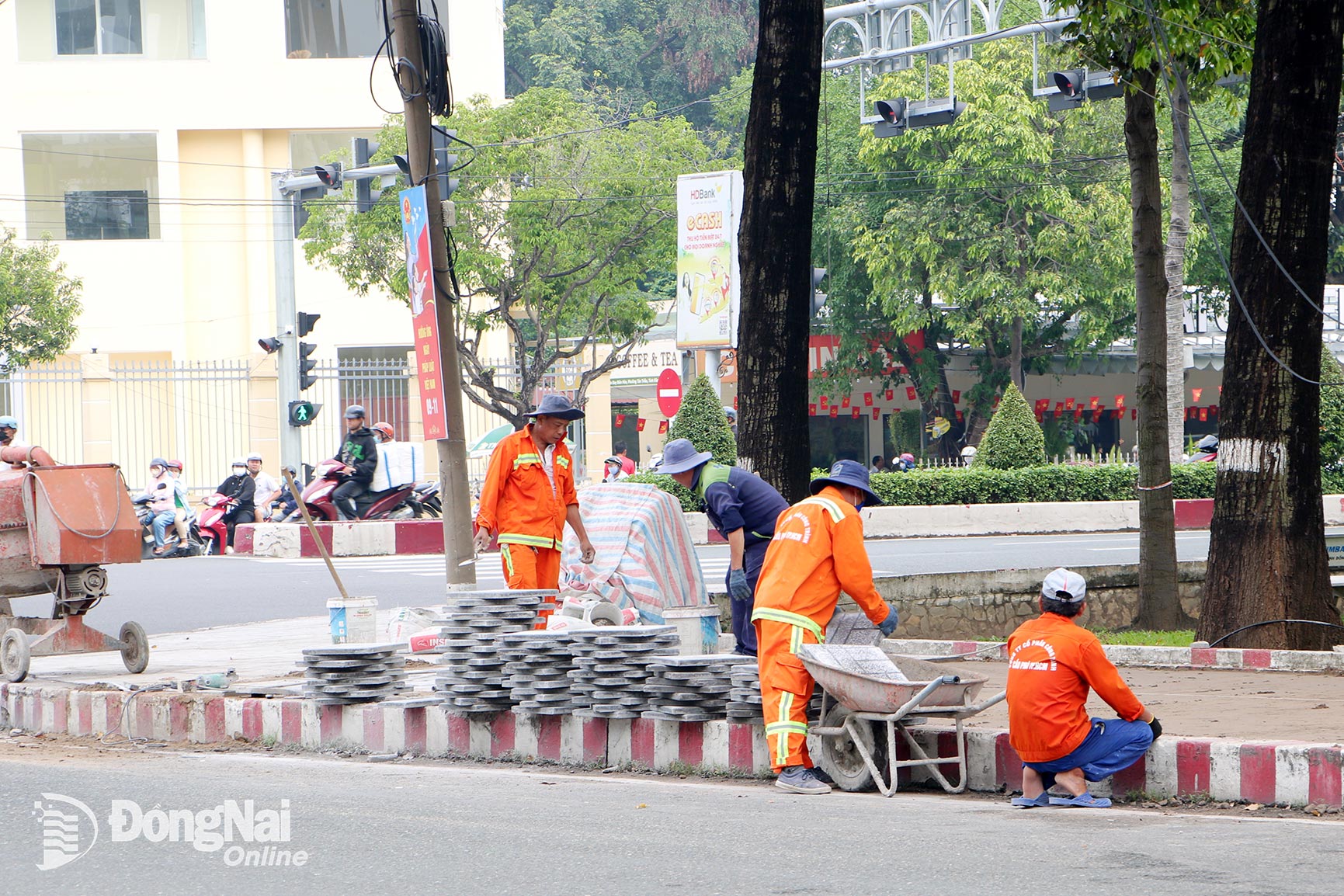 Làm mới các công viên tại phường Trấn Biên