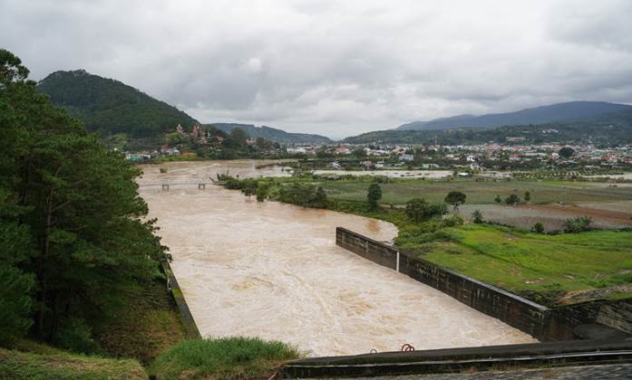 Hồ Đơn Dương vận hành xả điều tiết với lưu lượng 500m3/s. Ảnh: EVNGENCO1.