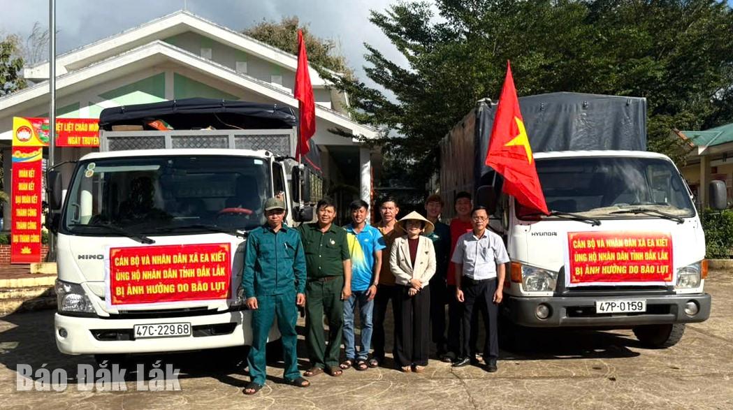 Camioanele de marfă din comuna Ea Kiet au fost avariate înainte de a fi transportate către localnici.