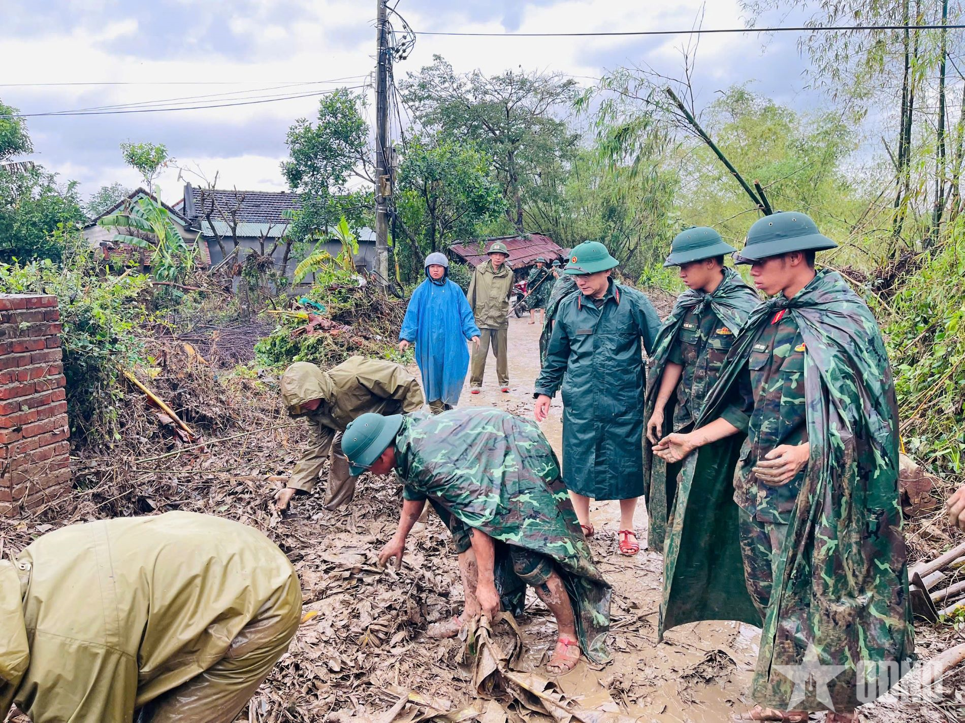 LLVT Quân khu 5: Nước rút đến đâu giúp dân dọn dẹp đến đó