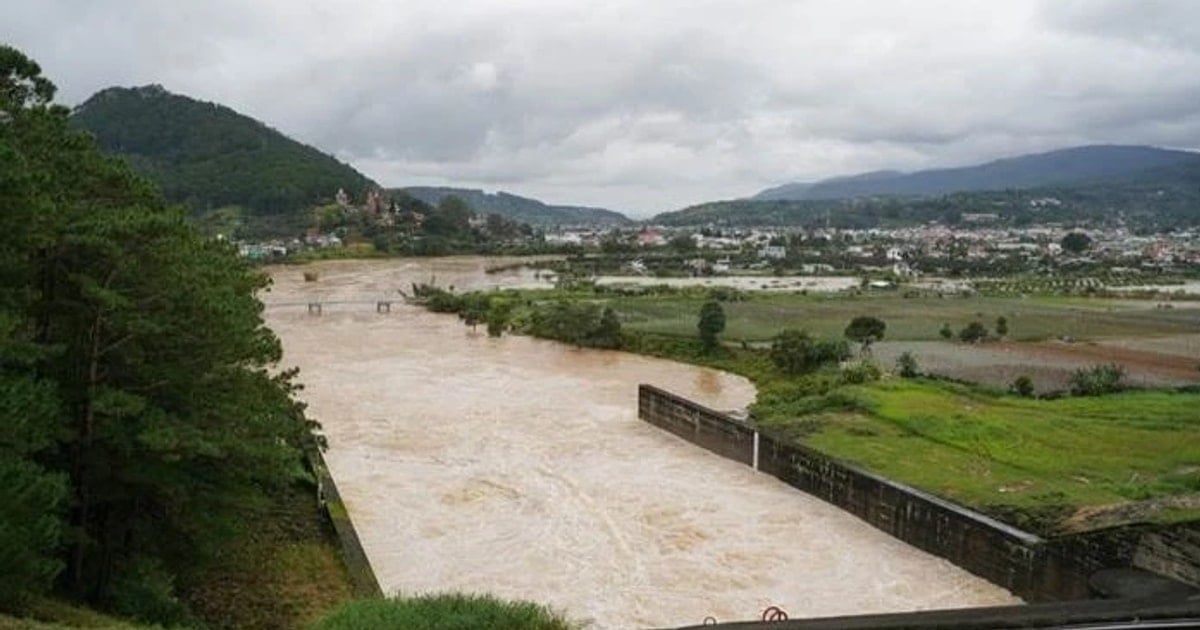 Hồ Đơn Dương xả điều tiết, nỗ lực góp phần bảo đảm an toàn công...