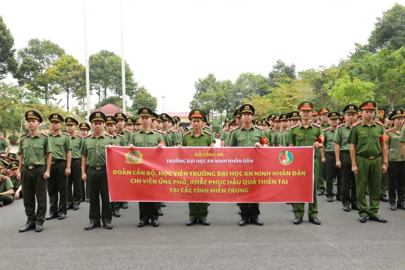 Các trường đại học chung tay hướng về đồng bào miền Trung