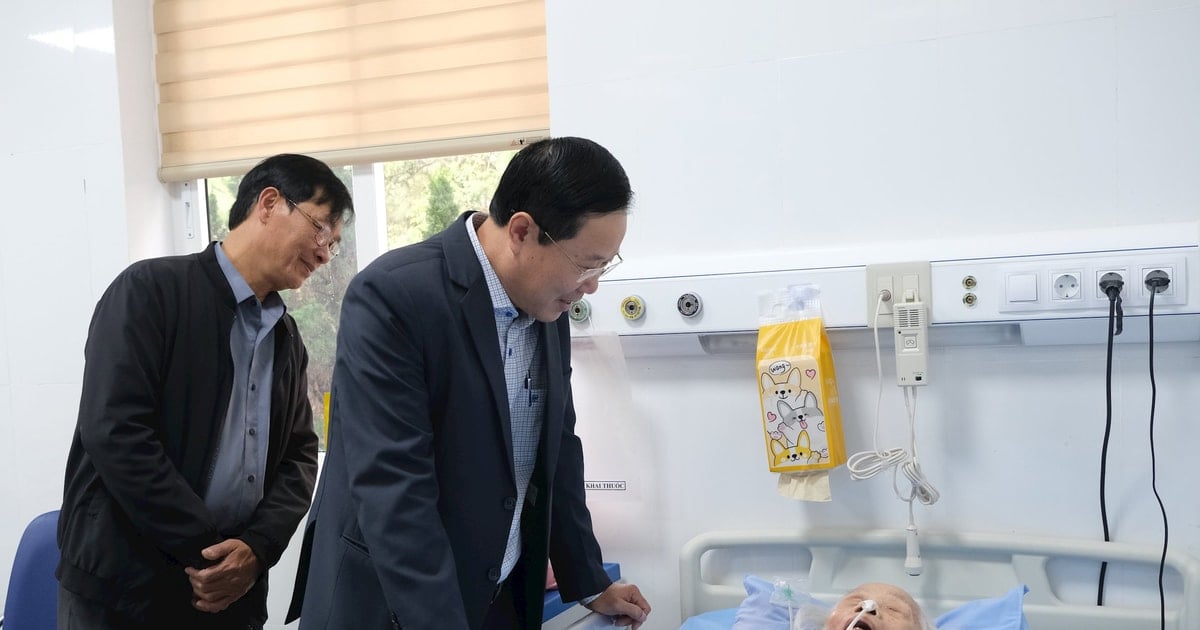 Phó Chủ tịch Thường trực Ủy ban MTTQ Việt Nam tỉnh Phạm Triều thăm Mẹ Việt Nam Anh hùng Trần Thị Thung