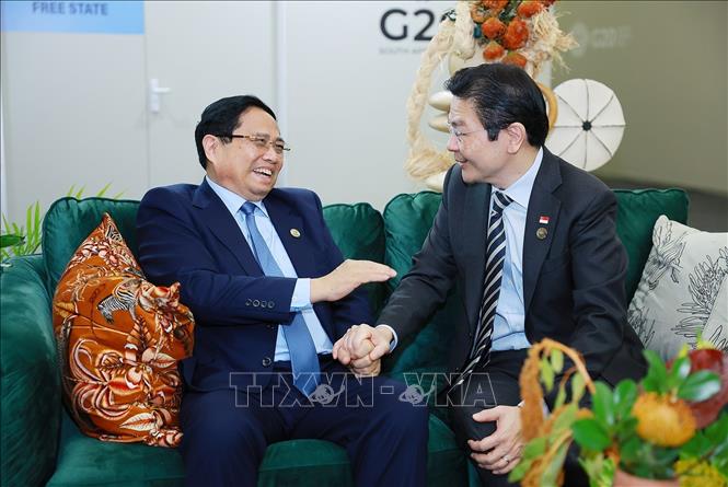 Thủ tướng Phạm Minh Chính gặp Thủ tướng Singapore Lawrence