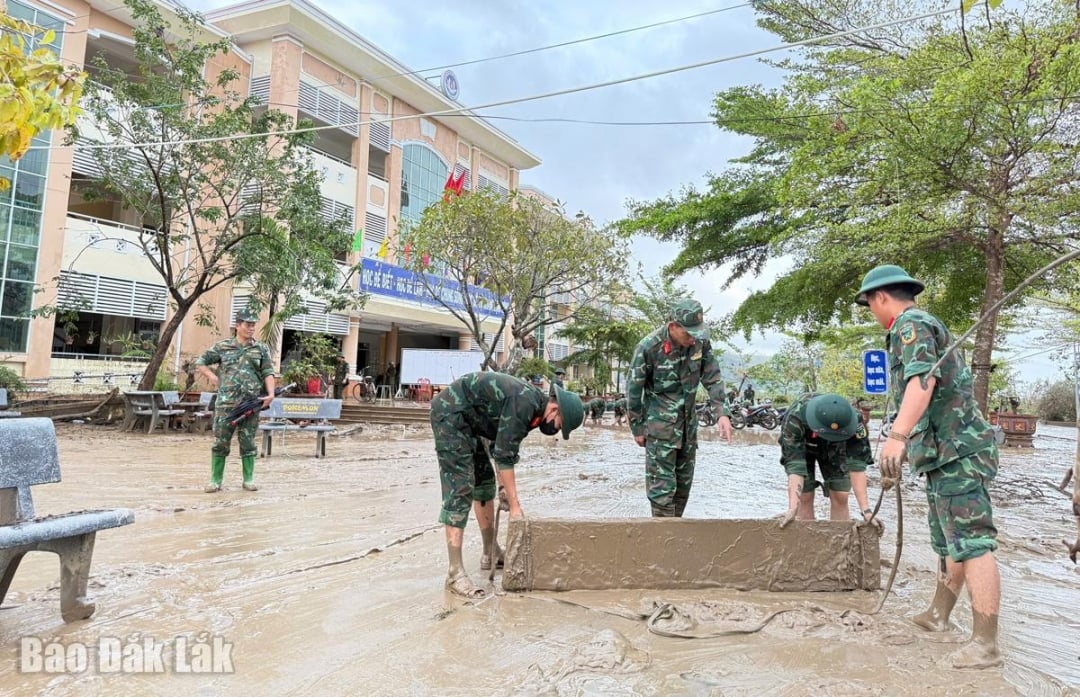 Ngày đêm vượt lũ, tổng lực cứu dân