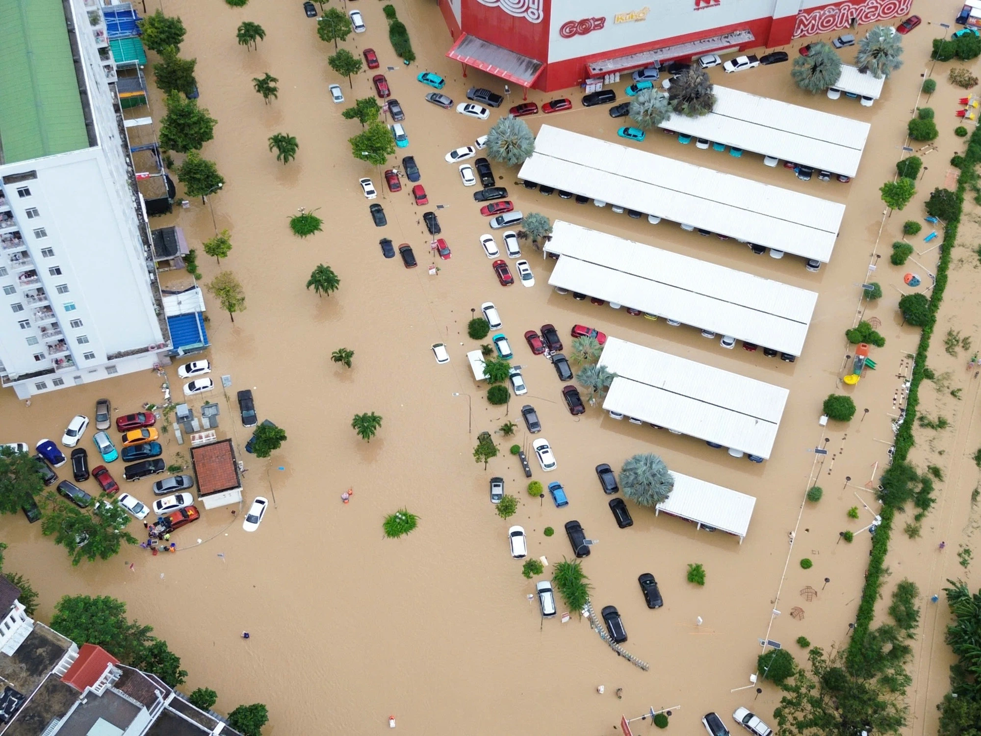 Lũ lịch sử tại miền Trung: Đi ngược quy luật, hiếm gặp trong 50 năm