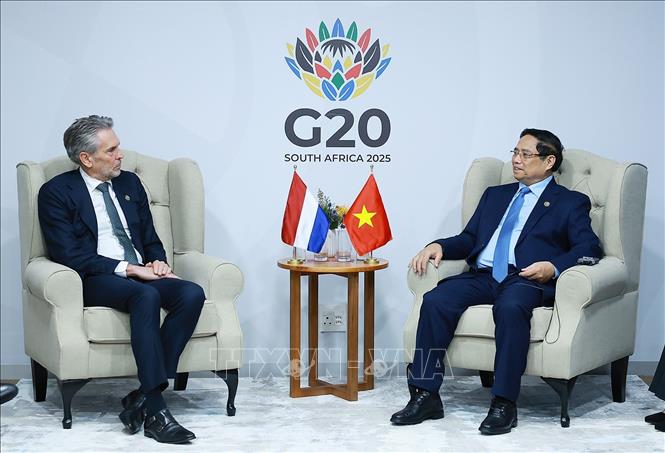 Thủ tướng Phạm Minh Chính gặp Thủ tướng Hà Lan và Thủ tướng Singapore nhân Hội nghị G20